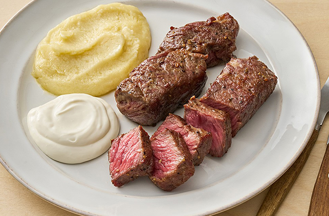 <span>두껍고 촉촉하게</span>             <h2>한우 본연의 맛</h2>