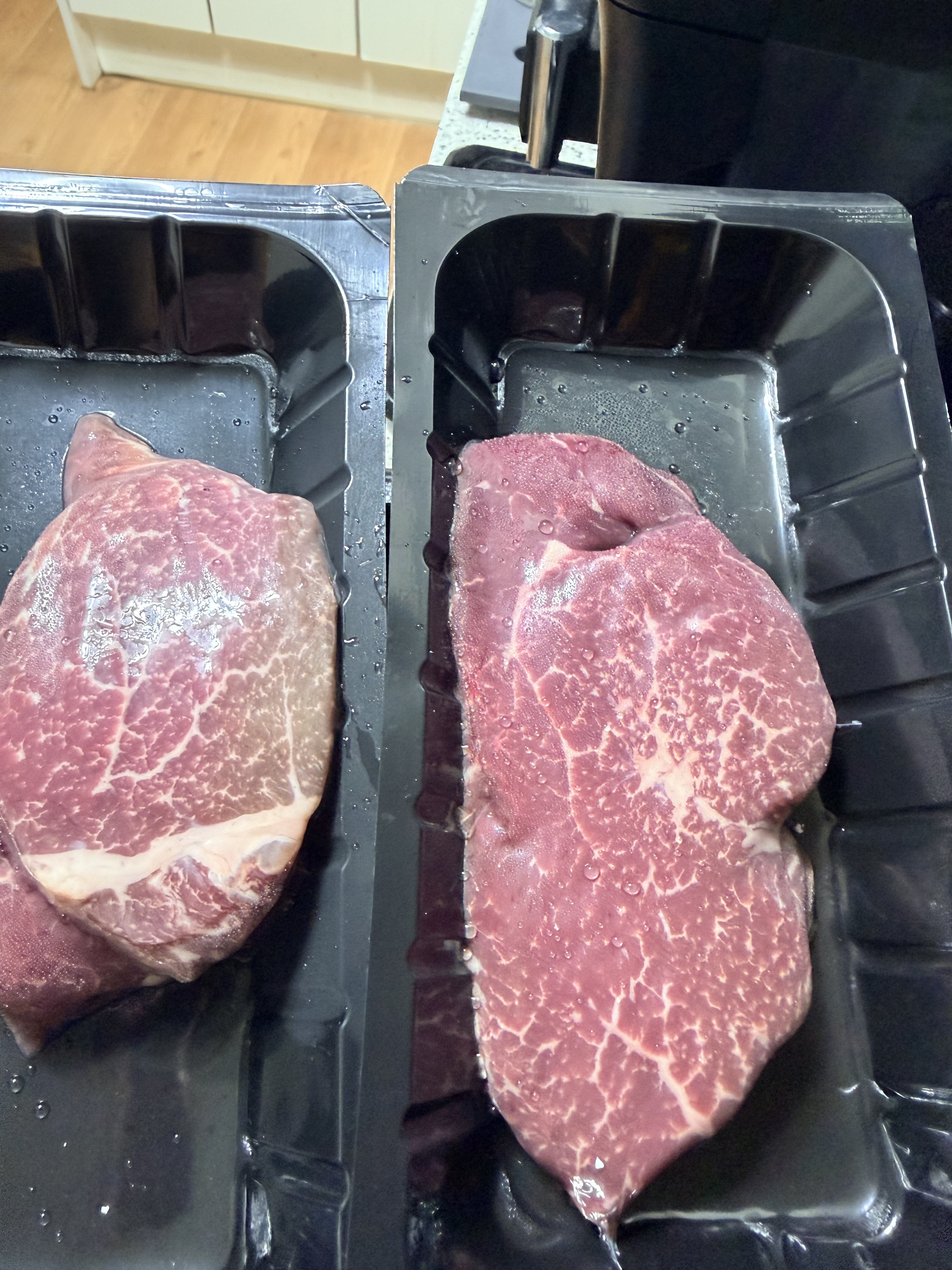 투뿔 한우 1++ 1등급 소고기 스테이크 구이용 안심 부채살 국거리 불고기 모음